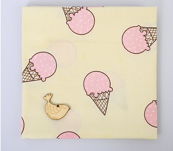 картинка Ткань для шитья "Клубничное мороженое", отрез 50х90 см от магазина Стежочек